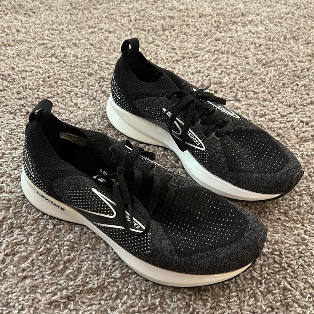 NEVER WORN Brooks Levitate 5 size 9 Running Sneaker